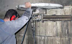 T&uuml;rausschnitt ohne Eckbohrungen