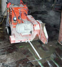 Bodeneinschnitt von Granitboden in einem Gesch&auml;ftslokal