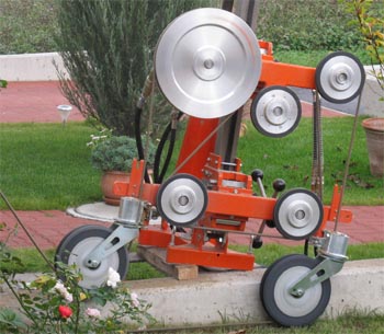 Antriebsmaschine Seils&auml;ge samt Seilspeicher